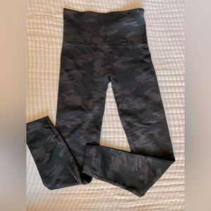 Spanx Seamless Leggings in Dark Camo